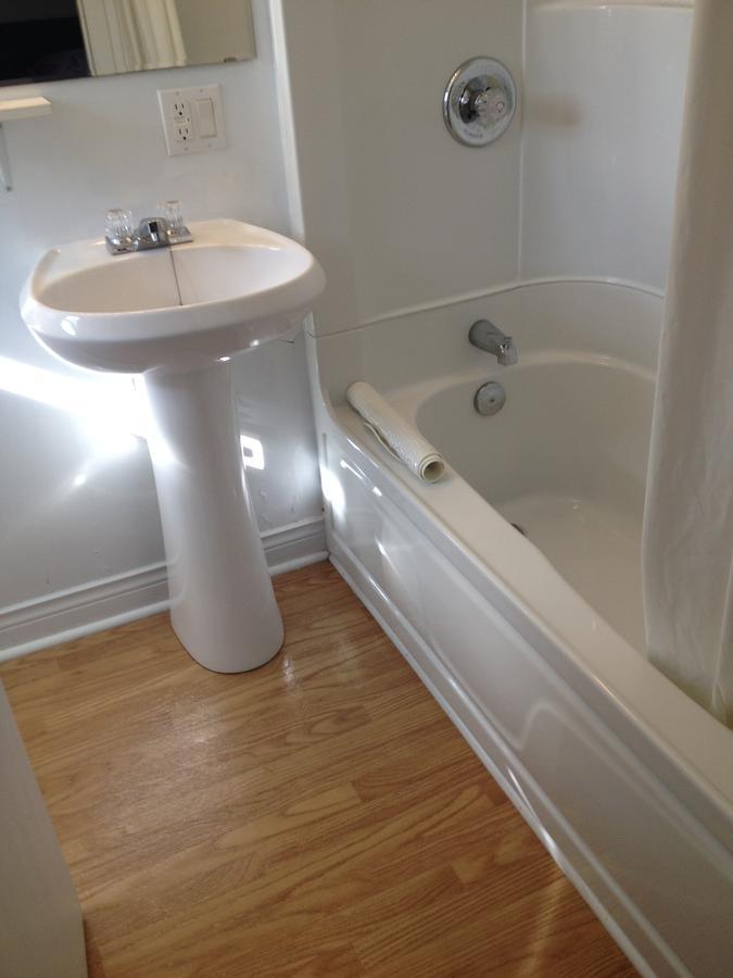 Webbers Lake Charlotte Motel Queen And Double Bed Exteriör bild