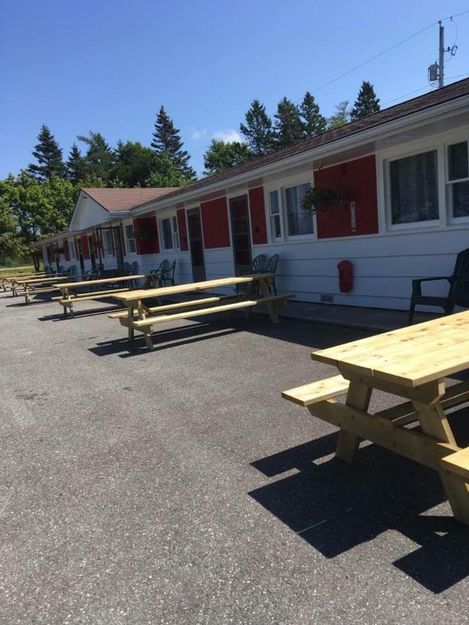 Webbers Lake Charlotte Motel Queen And Double Bed Exteriör bild