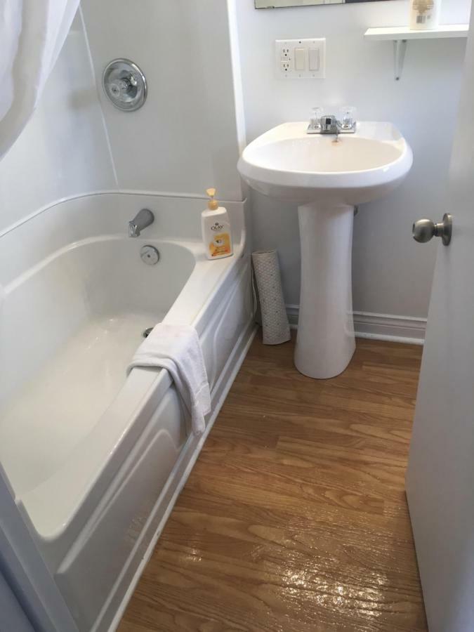 Webbers Lake Charlotte Motel Queen And Double Bed Exteriör bild